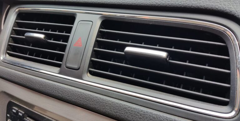 Automotvie air conditioner outlet mold